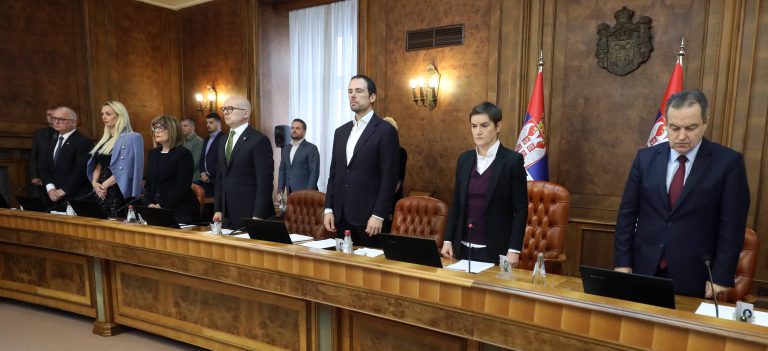 Vlada Srbije usvojila deset zaključaka koje je predstavio Vučić